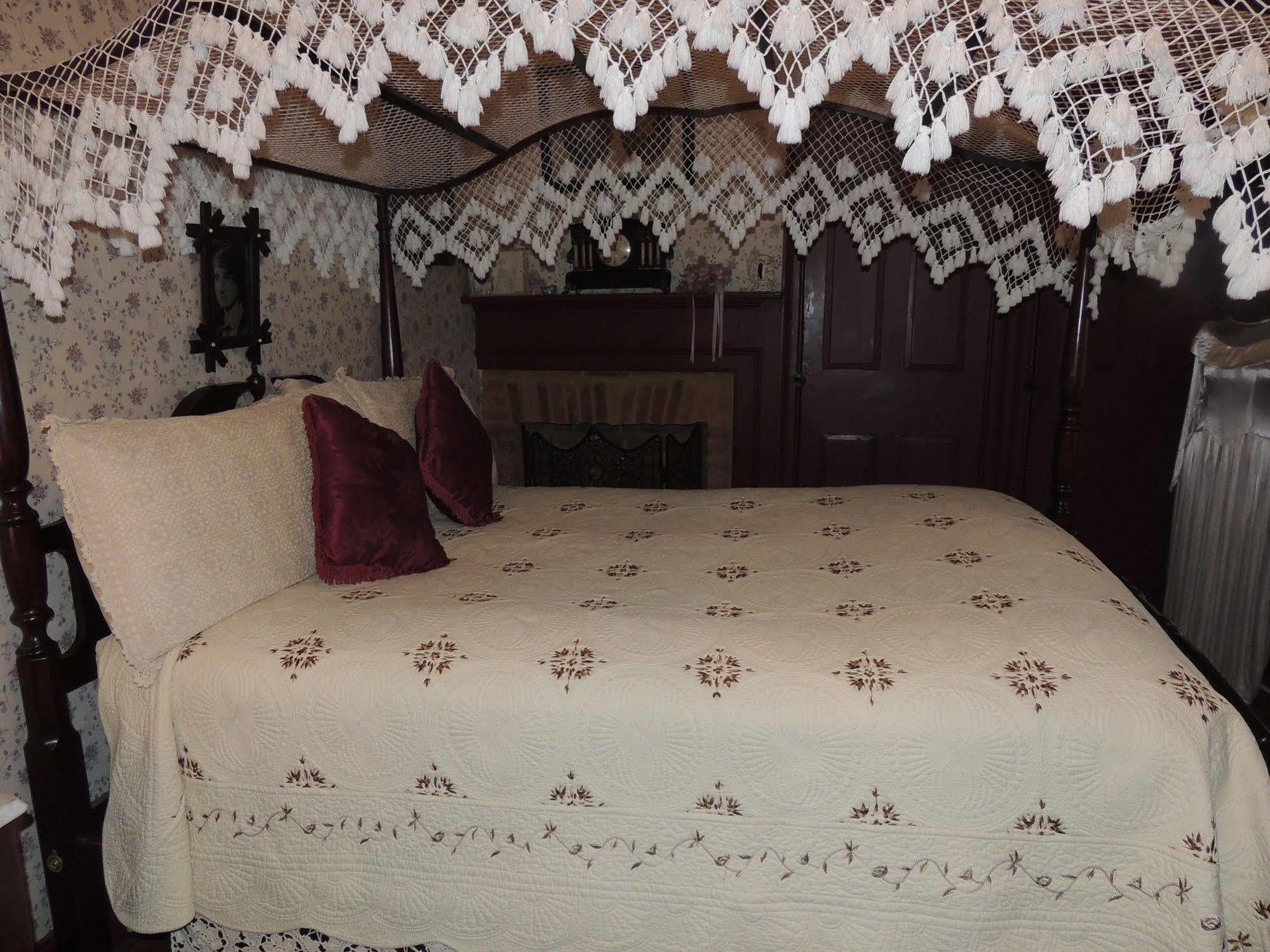 Farnsworth House Inn Гетисбърг Екстериор снимка