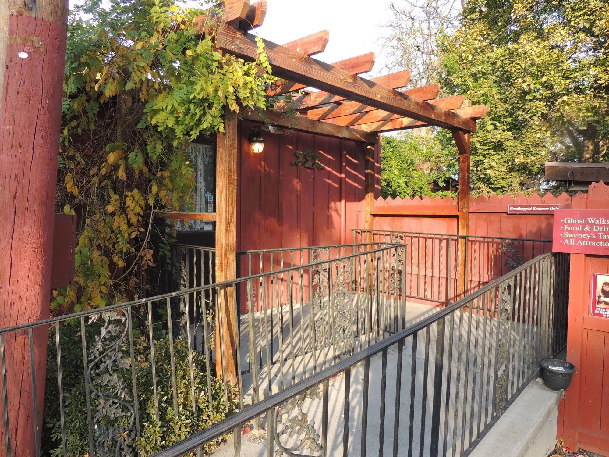 Farnsworth House Inn Гетисбърг Екстериор снимка